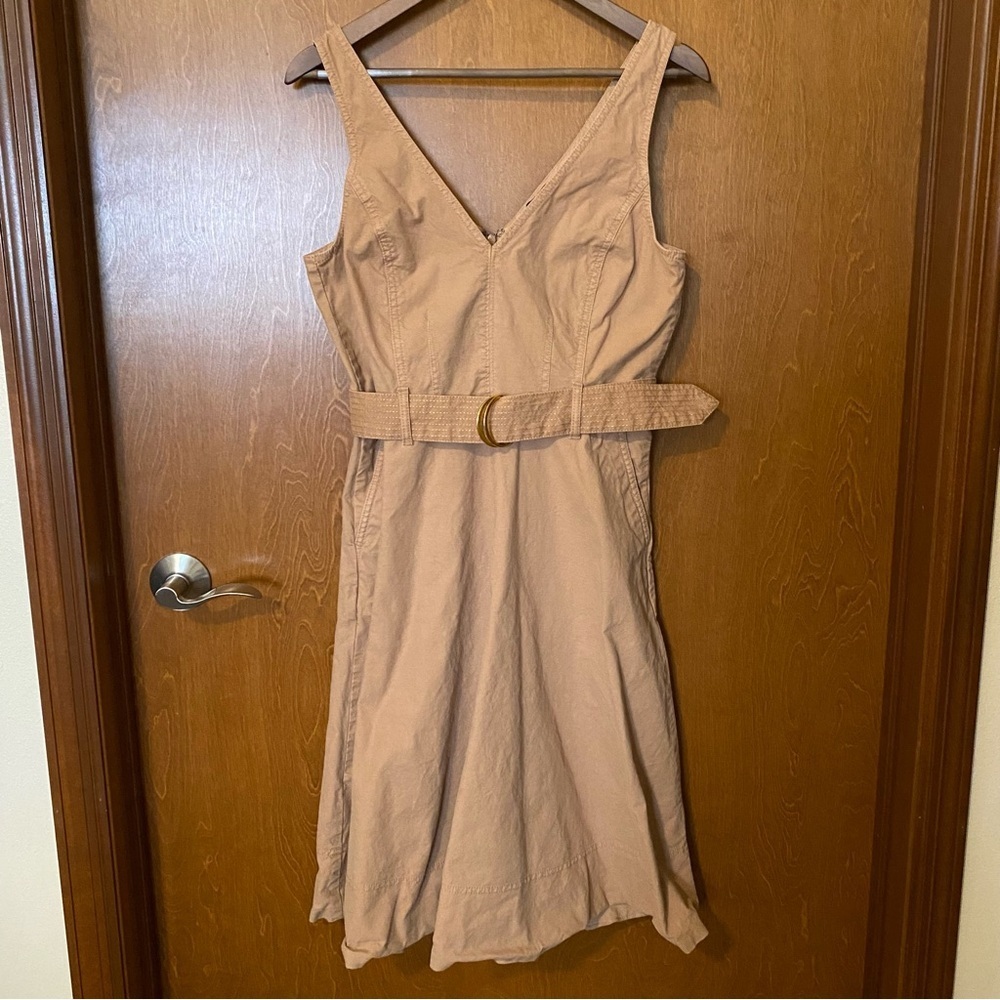Canvas V-Neck Dress | Banana Republic. Size 8 - Picture 2 of 7